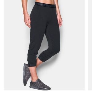 Under Amour Featherlight crop S NWT